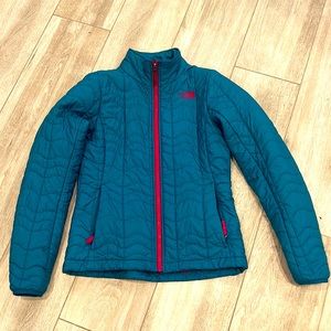 The north face quilted zip up jacket size small blue pink- like new condition